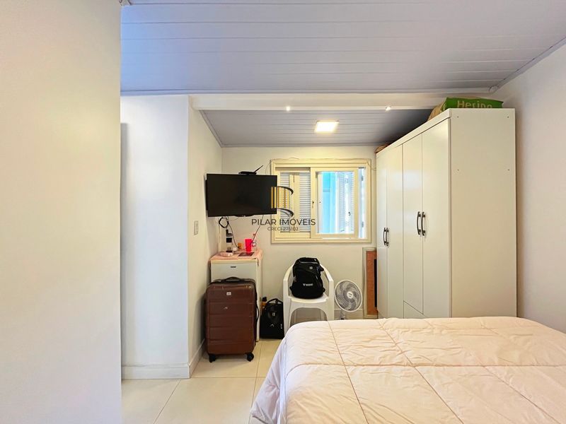 Ótima casa térrea com 4D, piscina e garagem fechada para 2 carros no Jardim Medianeira.