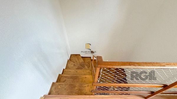 Casa em Porto Alegre, no bairro Aberta dos Morros, com 3 dormitório(s), à venda.