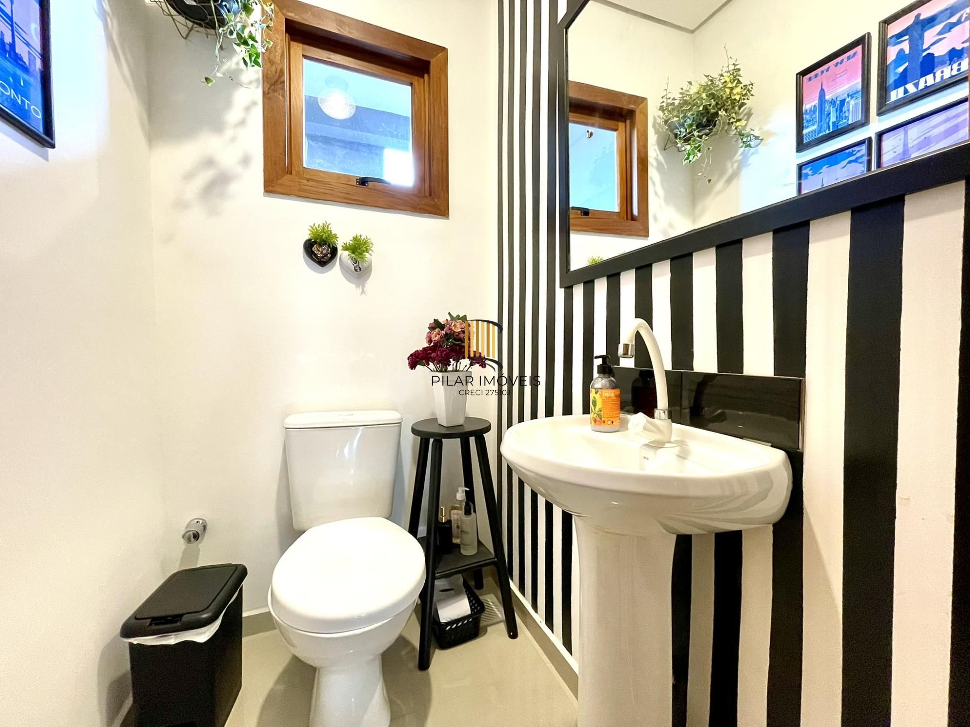 Casa 2 dormitórios no bairro Hípica