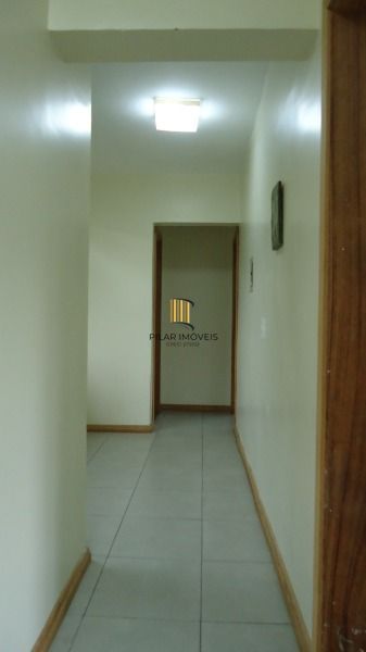 Sítio em Porto Alegre, no bairro Hípica, com 2 dormitório(s), e 2 banheiros, à venda.