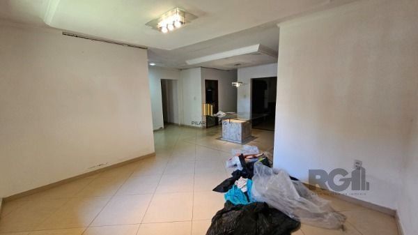 Casa 3 dormitórios no bairro Camaquã
