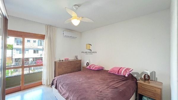 Casa em Porto Alegre, no bairro Guarujá, com 2 dormitório(s), e 2 banheiros, à venda.