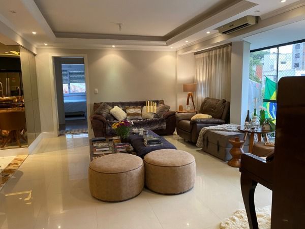 Apartamento em Porto Alegre, no bairro Petrópolis, com 3 dormitório(s), e 3 banheiros, à venda.