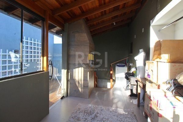 Casa Condominio em Porto Alegre, no bairro Ipanema, com 3 dormitório(s), e 3 banheiros, à venda.