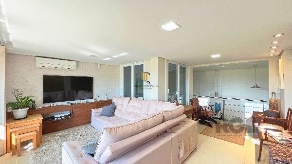 Casa em Porto Alegre, no bairro Hípica, com 3 dormitório(s), e 3 banheiros, à venda.