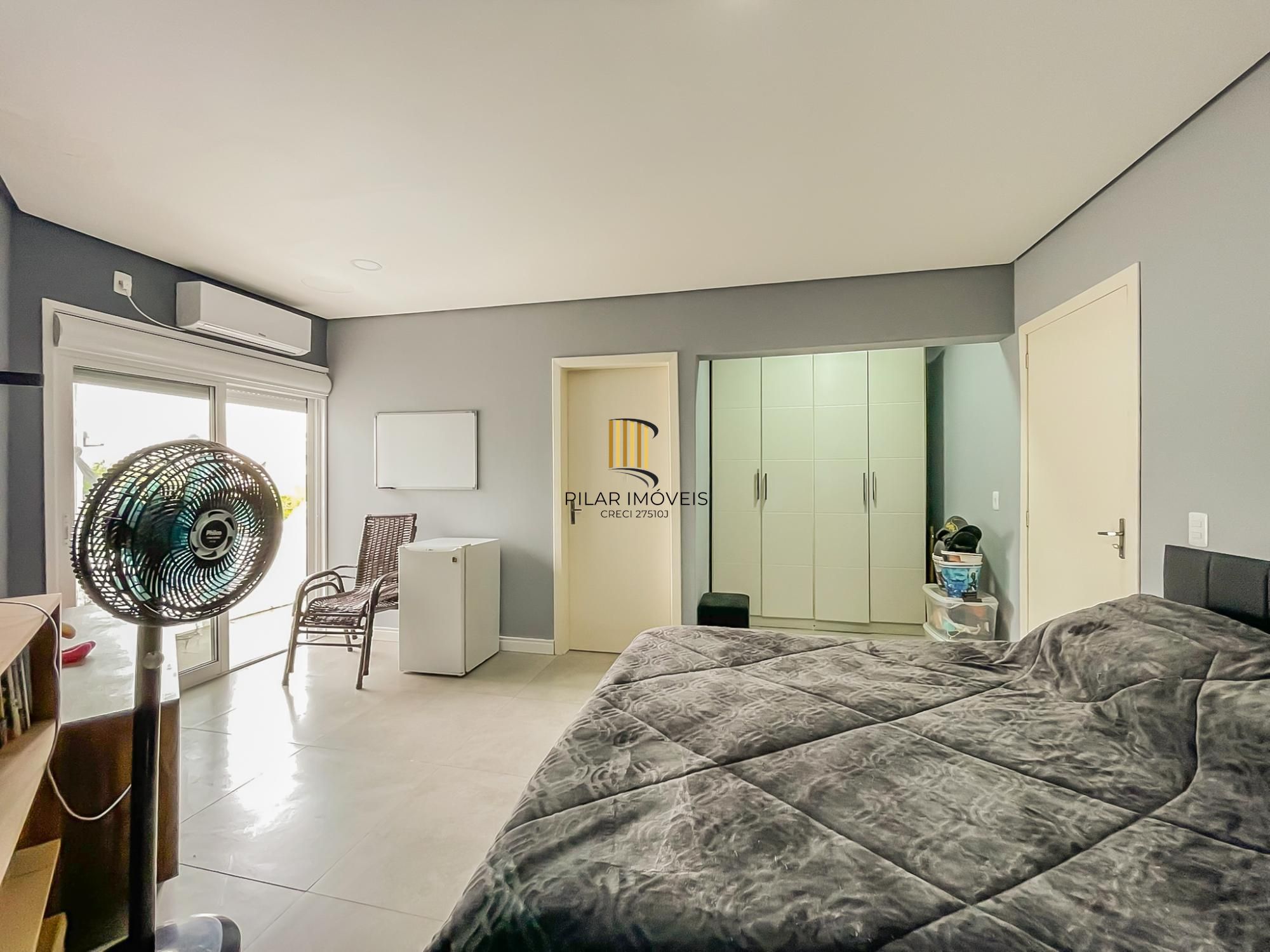 Casa 3 dormitórios no bairro Hípica