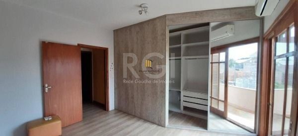Casa para Venda - 239m², 5 dormitórios, sendo 1 suites, 4 vagas - Hípica