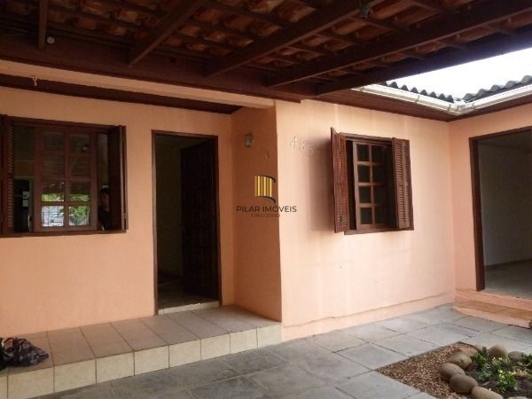 Casa para Venda - 90m², 3 dormitórios, 1 vaga - Restinga