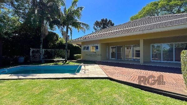 Casa no Jardim do Sol com 4D, sendo 2 suítes e 4 vagas de garagem