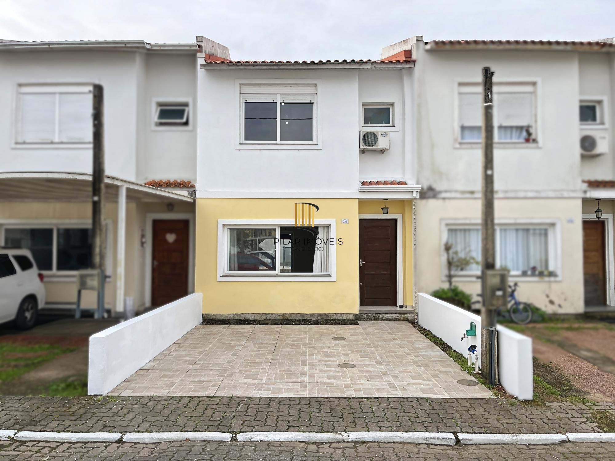 Casa em condomínio em Porto Alegre, no bairro Hípica, com 3 dormitório(s)
