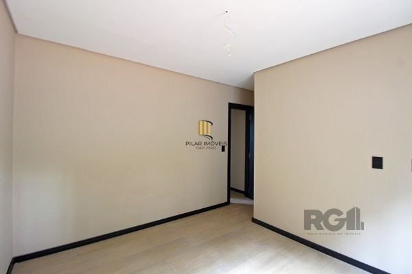 Casa em Porto Alegre, no bairro Hípica, com 3 dormitório(s), e 3 banheiros, à venda.