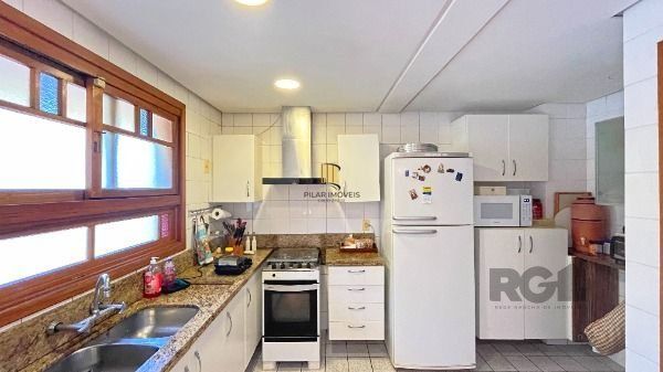 Casa Condominio em Porto Alegre, no bairro Espírito Santo, com 3 dormitório(s), e 3 banheiros, à venda.