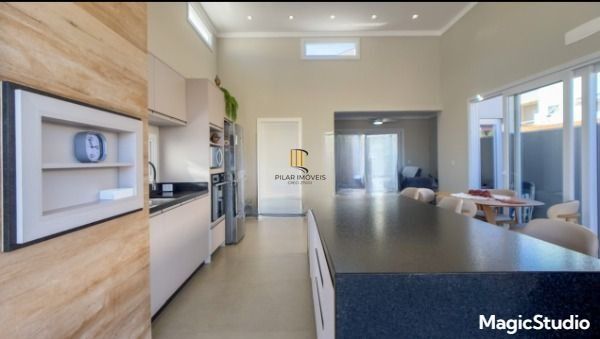 Casa 3 dormitórios no bairro Hípica