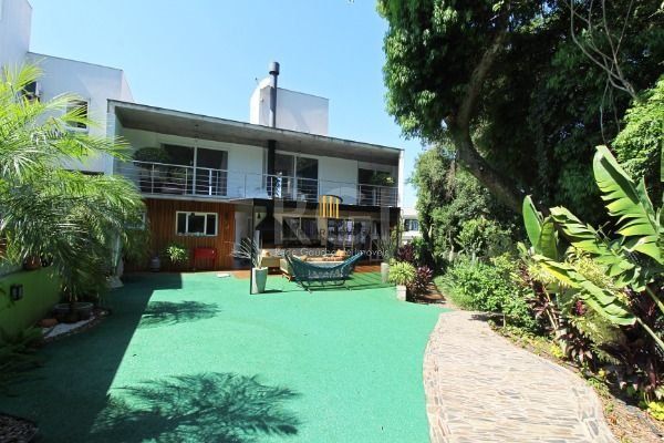 Casa Condominio em Porto Alegre, no bairro Hípica, com 3 dormitório(s), e 3 banheiros, à venda.