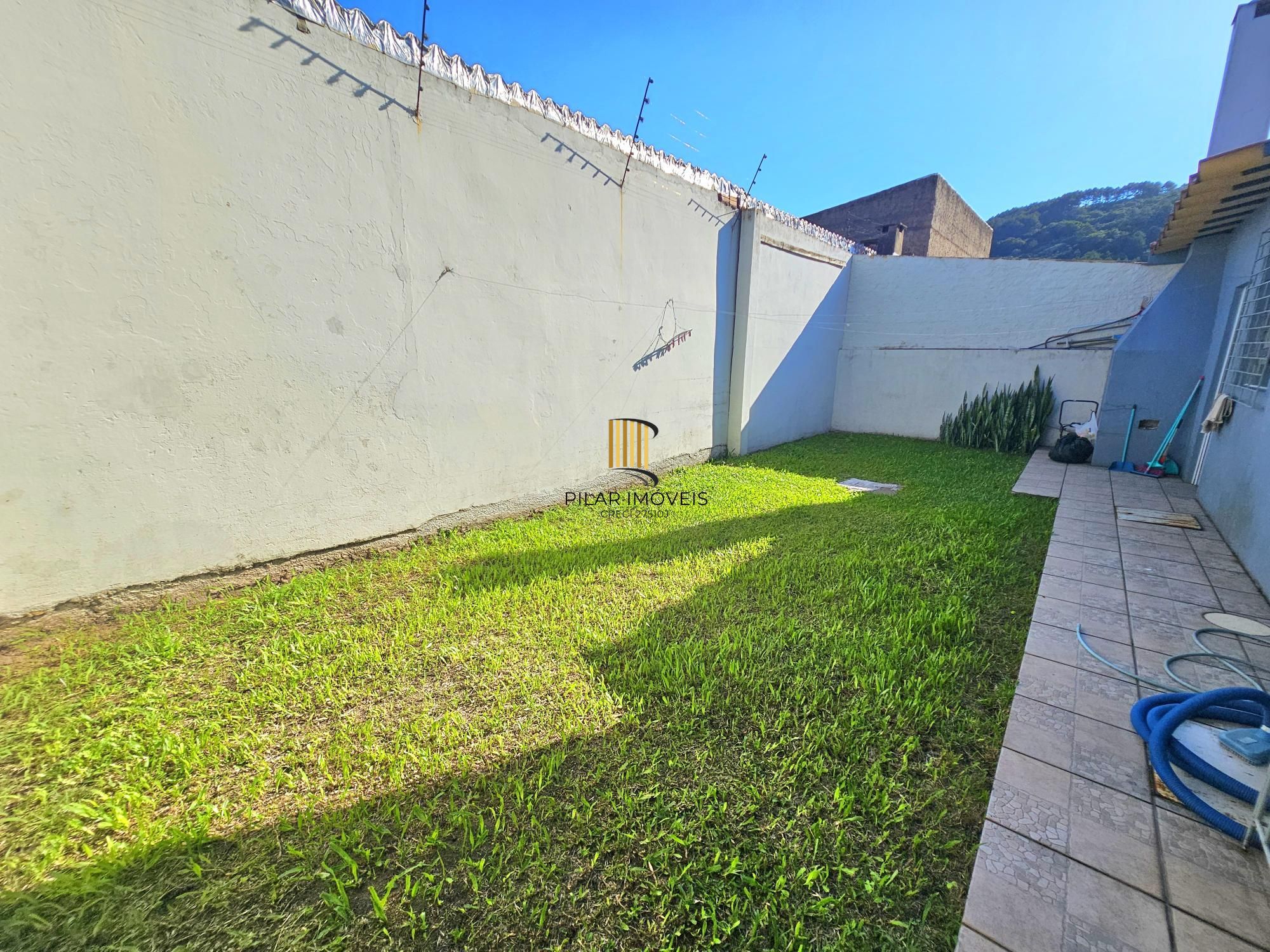 Casa 3 dormitórios com piscina terreno com 330,00m² bairro Hípica-Urubatan