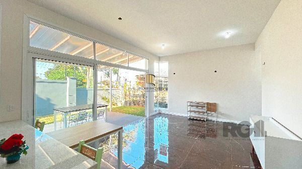 Casa Condominio em Porto Alegre, no bairro Hípica, com 3 dormitório(s), e 3 banheiros, à venda.