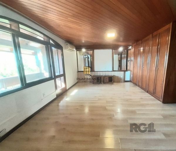 Casa Comercial em Porto Alegre, no bairro Tristeza, à venda.