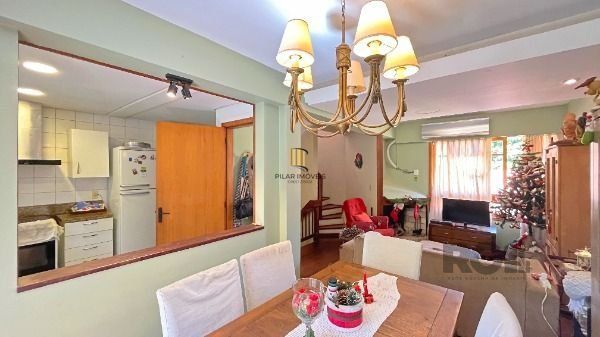 Casa Condominio em Porto Alegre, no bairro Espírito Santo, com 3 dormitório(s), e 3 banheiros, à venda.