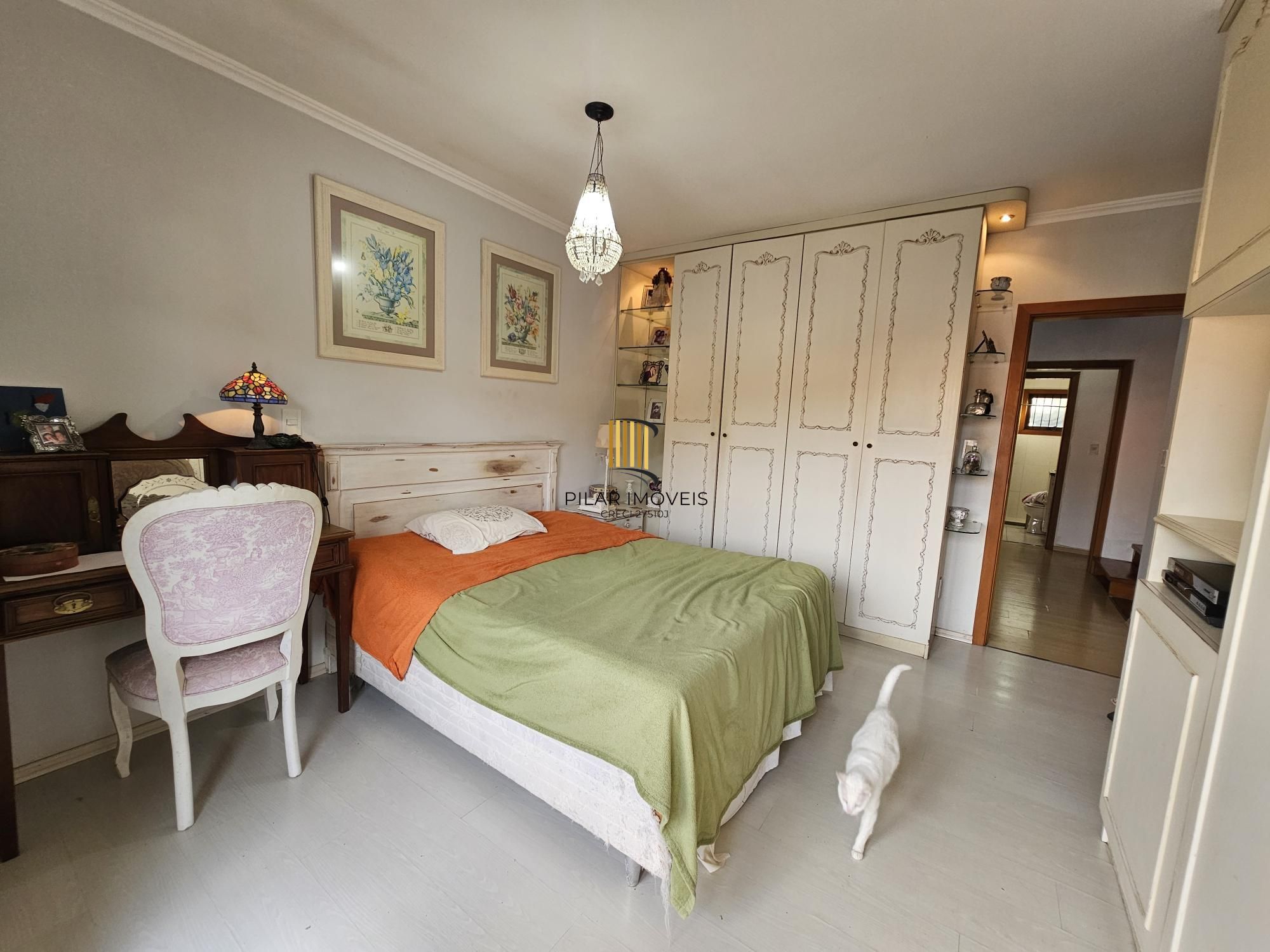 Casa 3 dormitórios + sótão em condomínio Jardim Isabel bairro Ipanema !
