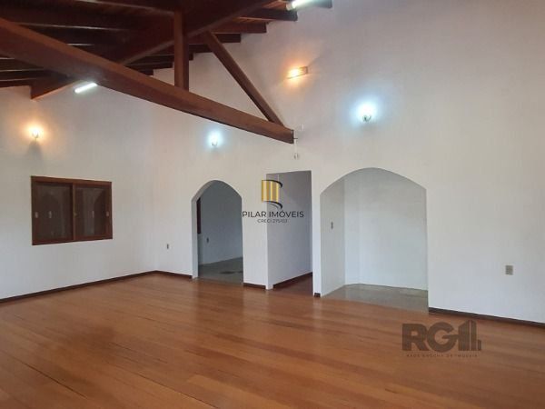 Casa em Porto Alegre, no bairro Vila Nova, com 4 dormitório(s), e 4 banheiros, à venda.