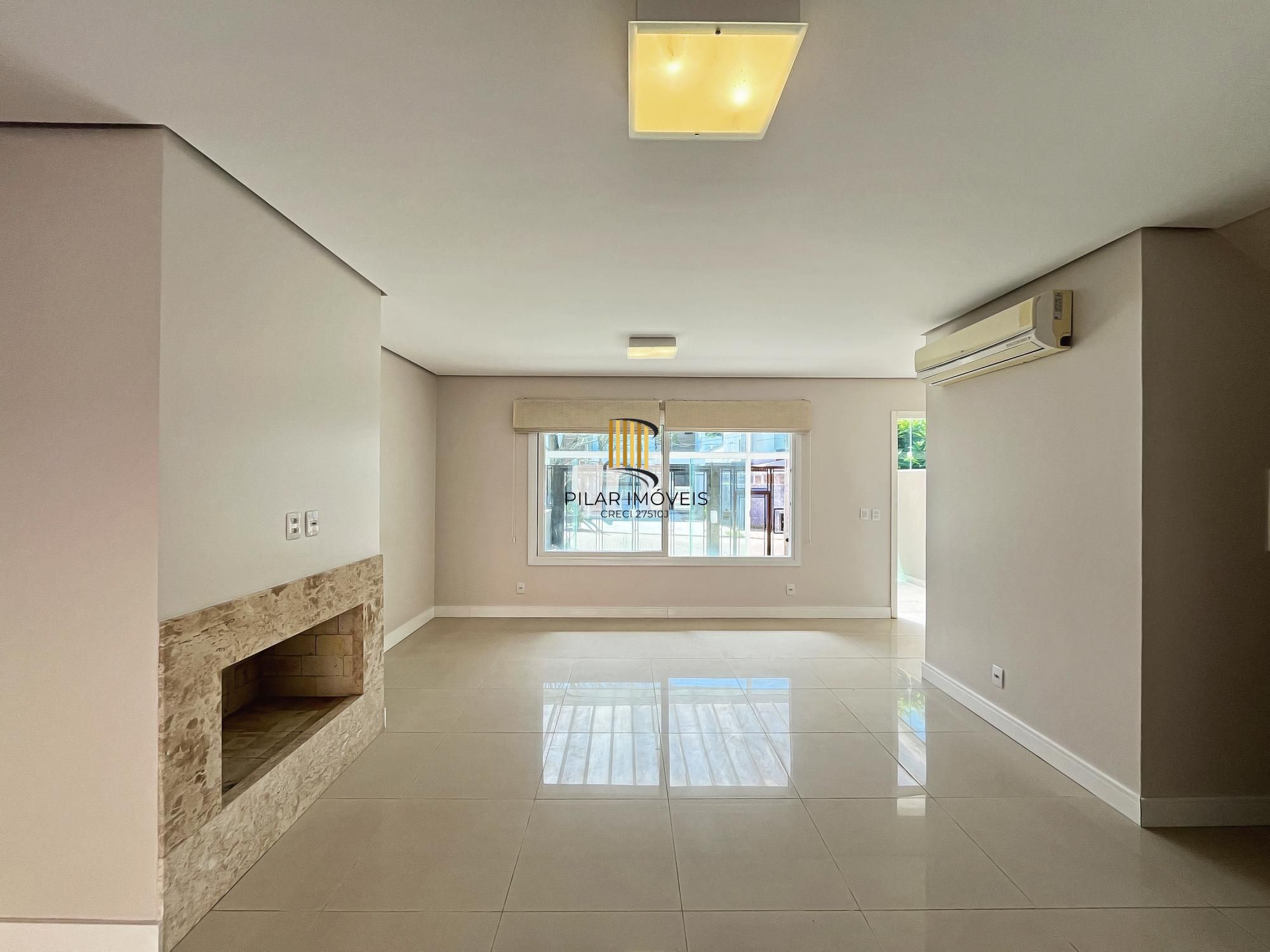 Casa 3 dormitórios no bairro Hípica