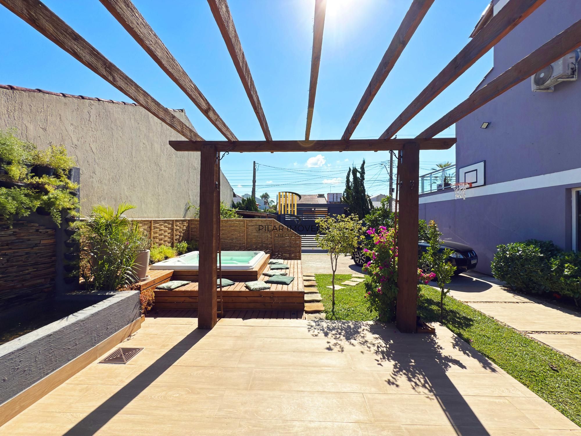 Em busca de uma casa espaçosa e cheia de comodidades no bairro Hípica