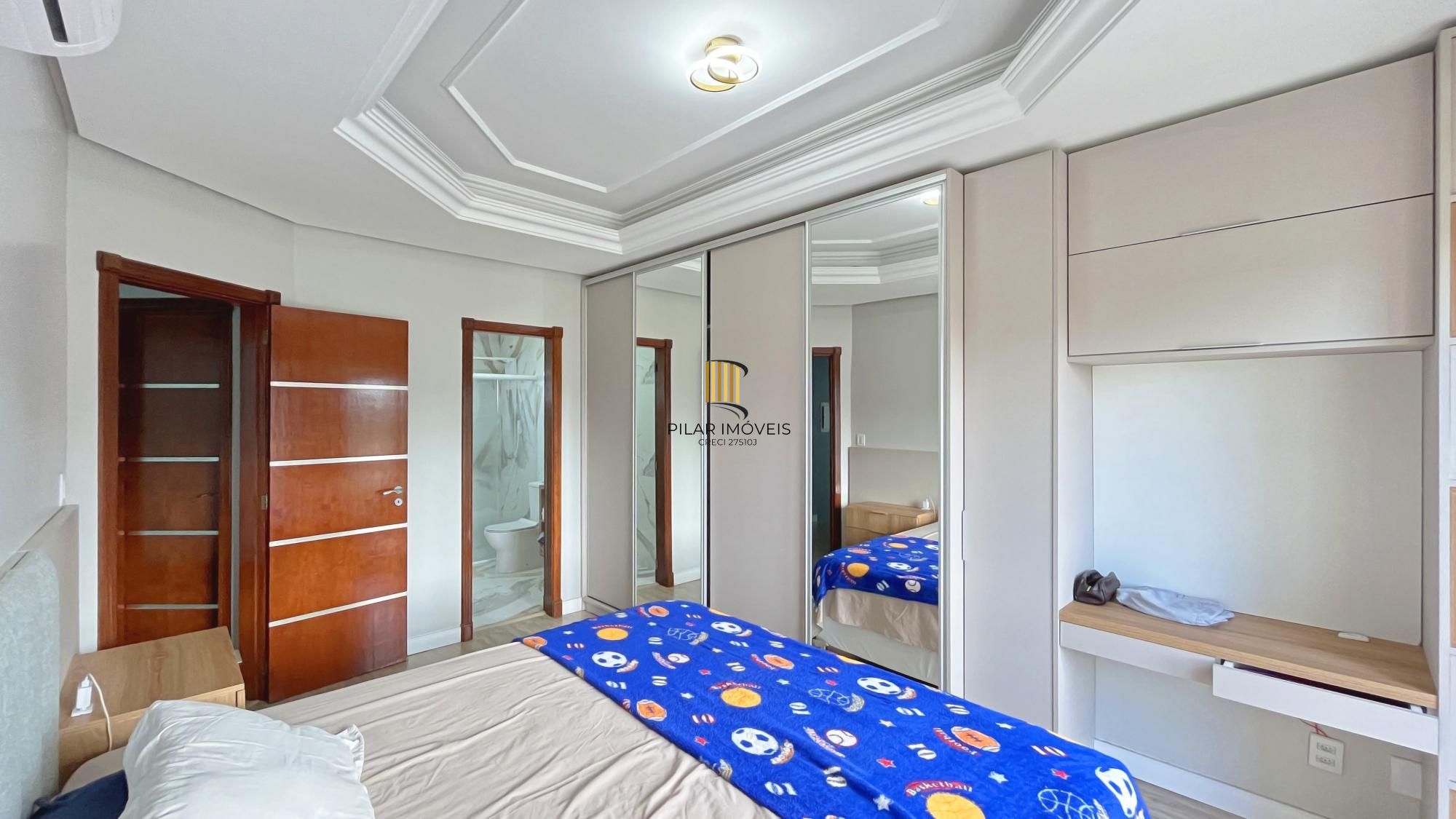 Casa 3 dormitórios no bairro Hípica