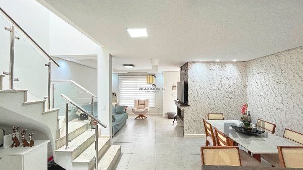 Casa em Porto Alegre, no bairro Hípica, com 3 dormitório(s), e 3 banheiros, à venda.