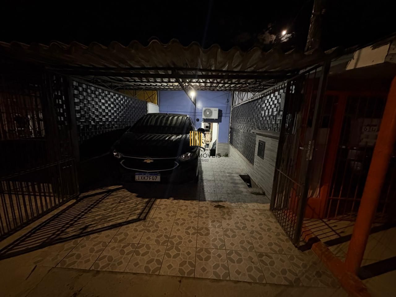 Casa 2 dorm, sala, cozinha, banheiro e área gourmet. Aceita carro no negócio.
