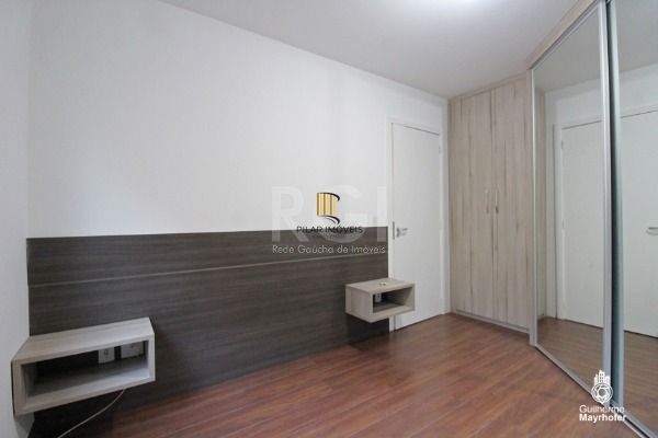 Apartamento em Porto Alegre, no bairro Guarujá, com 3 dormitório(s), e 3 banheiros, à venda.