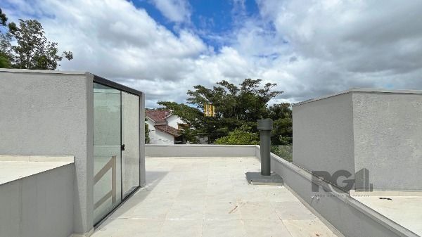 Casa Condominio em Porto Alegre, no bairro Tristeza, com 3 dormitório(s), e 3 banheiros, à venda.