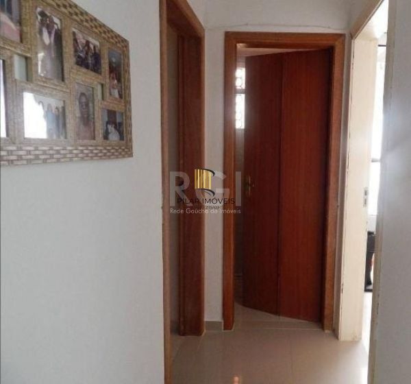 Apartamento em Porto Alegre, no bairro Cristal, com 2 dormitório(s), e 2 banheiros, à venda.