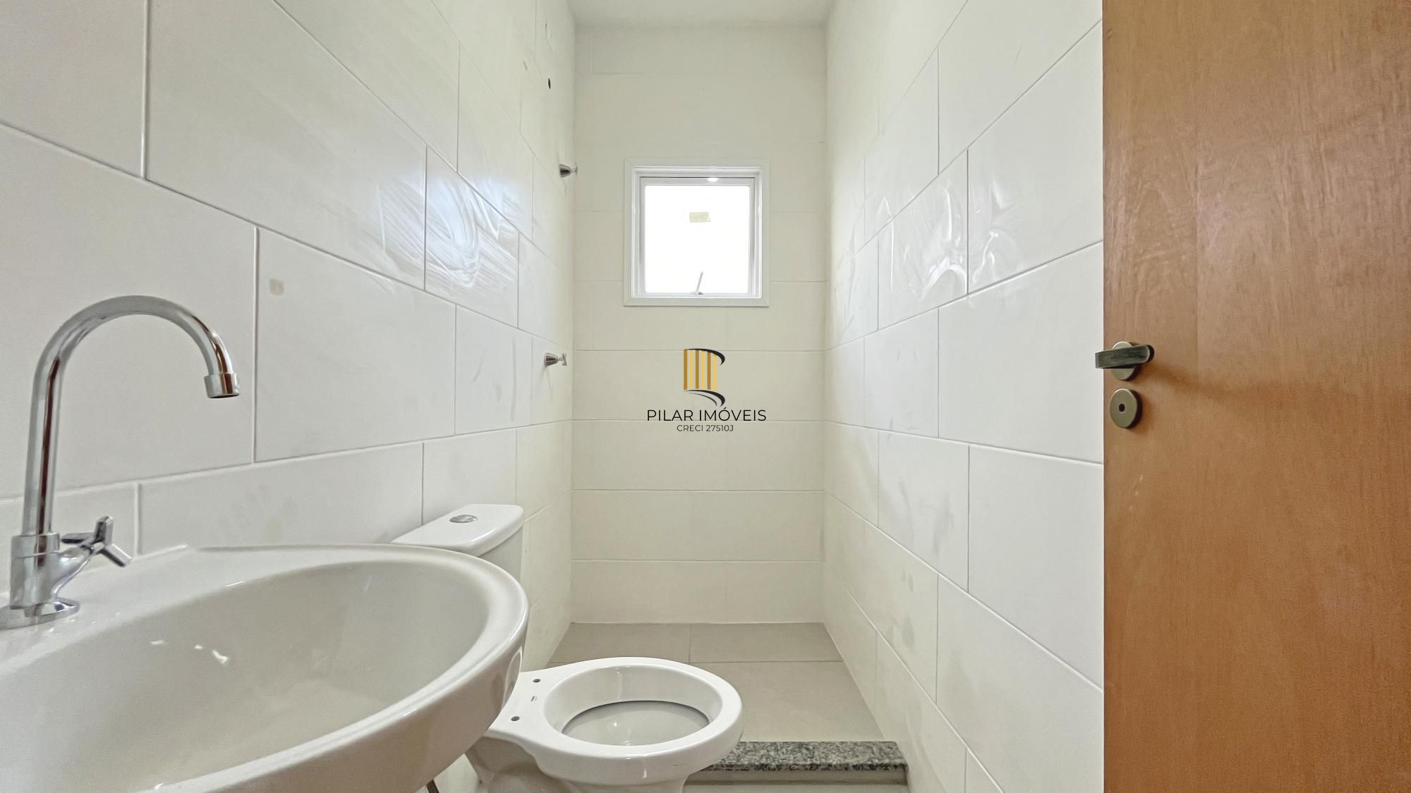 Casa Condominio em Porto Alegre, no bairro Vila Nova, com 2 dormitório(s), e 2 banheiros, à venda.