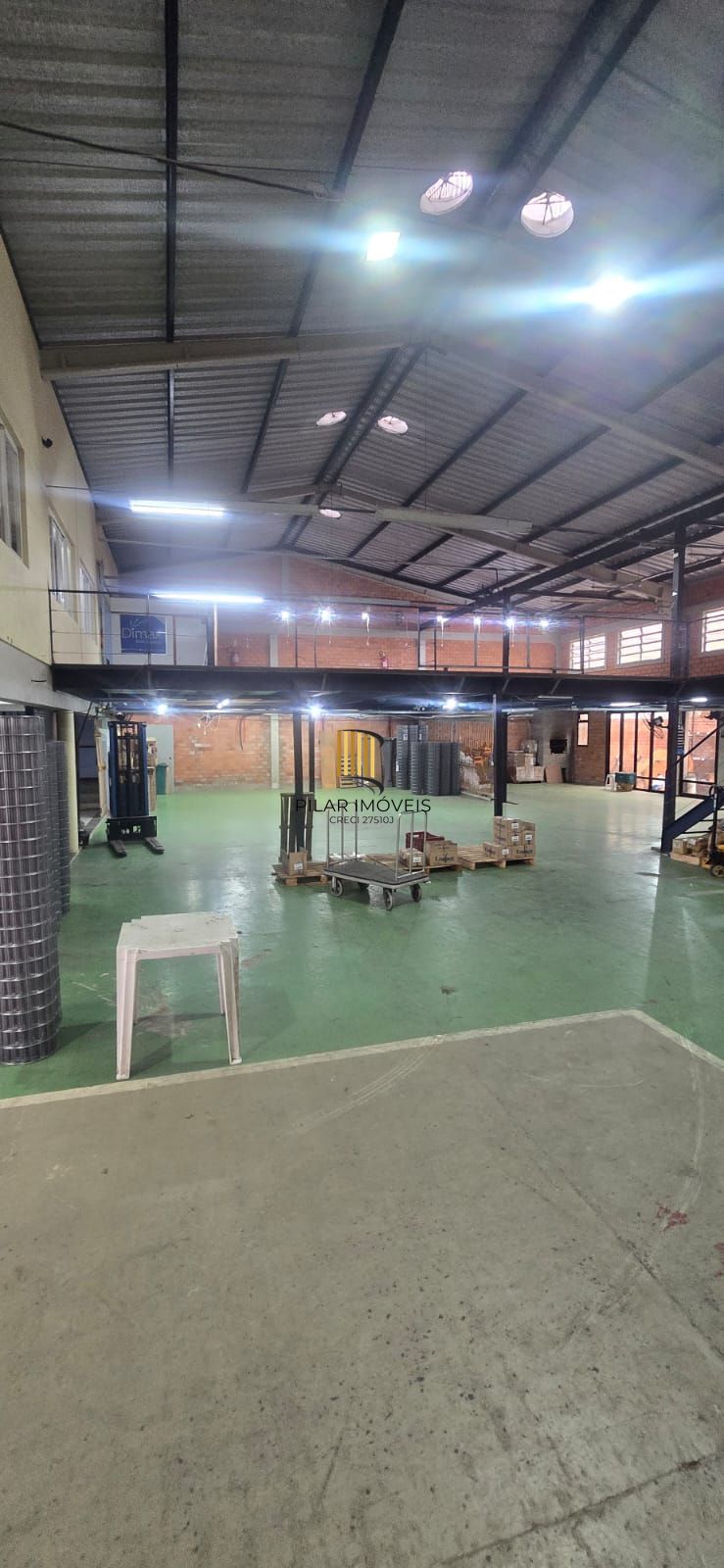 Pavilhão Comercial à Venda