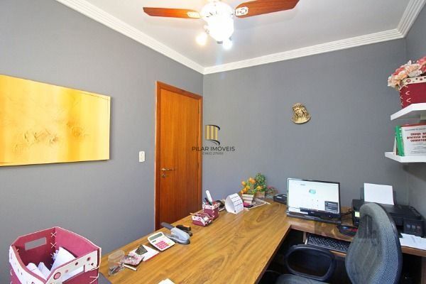 Casa em Porto Alegre, no bairro Ipanema, com 3 dormitório(s), e 3 banheiros, à venda.