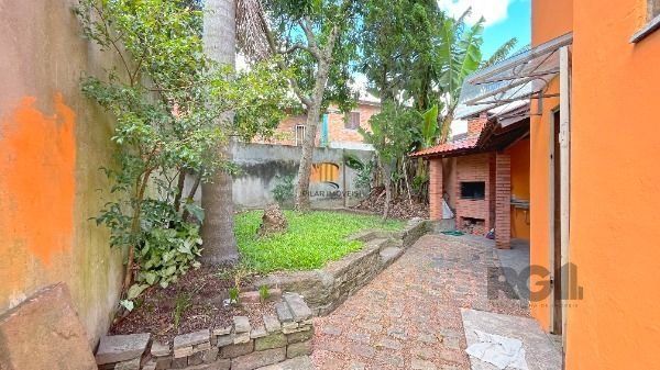 Casa para Venda - 144m², 2 dormitórios, 2 vagas - Lomba do Pinheiro