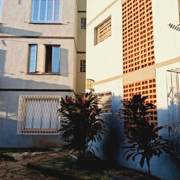 Apartamento em Porto Alegre, no bairro Santa Tereza, com 2 dormitório(s), e 2 banheiros, à venda.