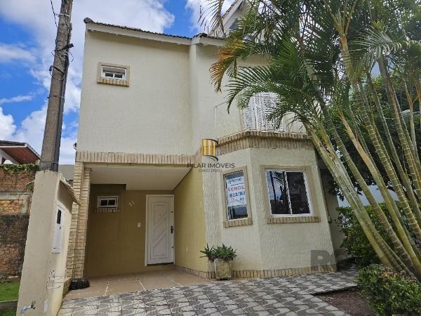 Casa Condominio em Porto Alegre, no bairro Guarujá, com 3 dormitório(s), e 3 banheiros, à venda.