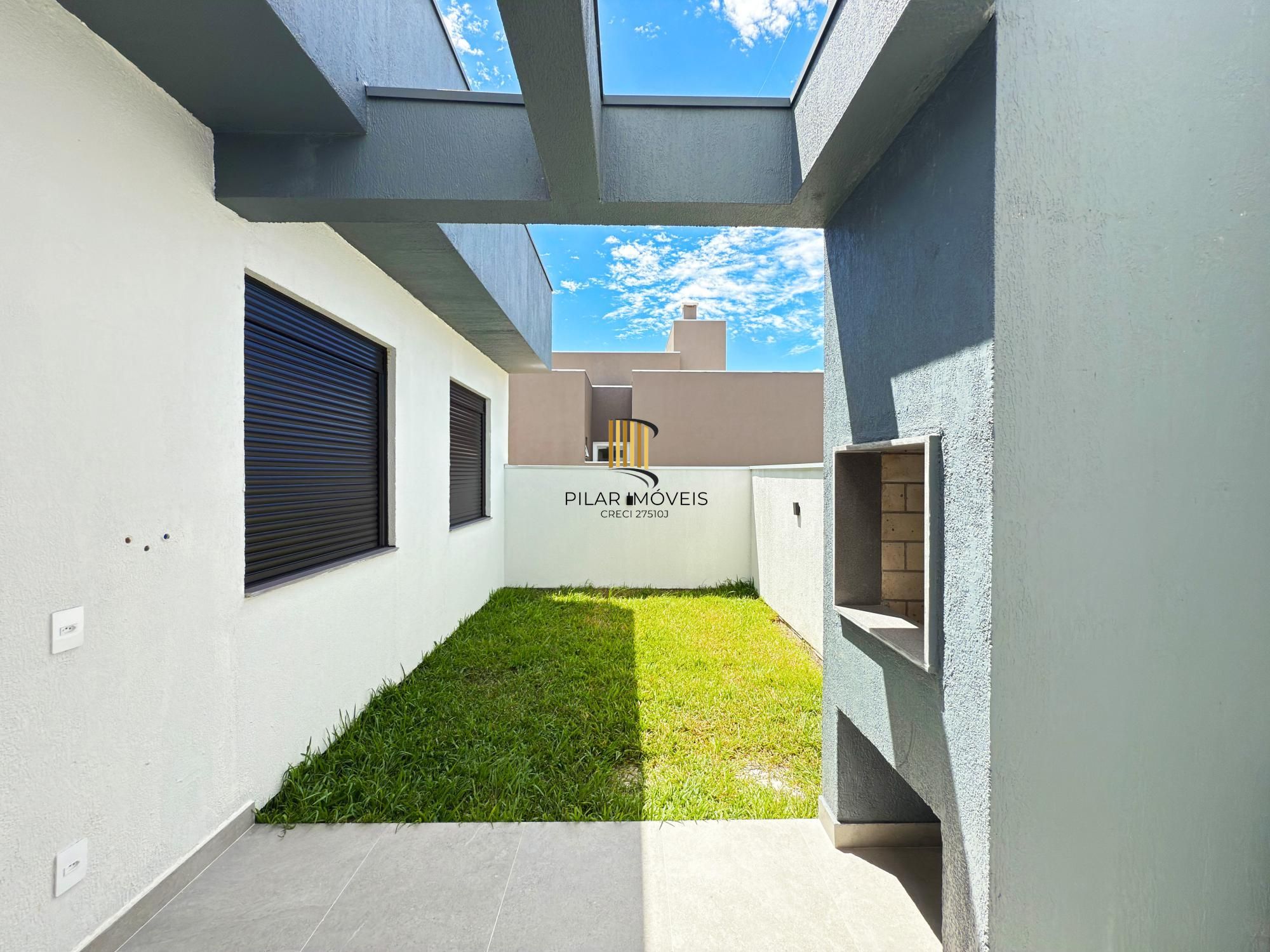 Residência nova em condomínio com 3 dormitórios