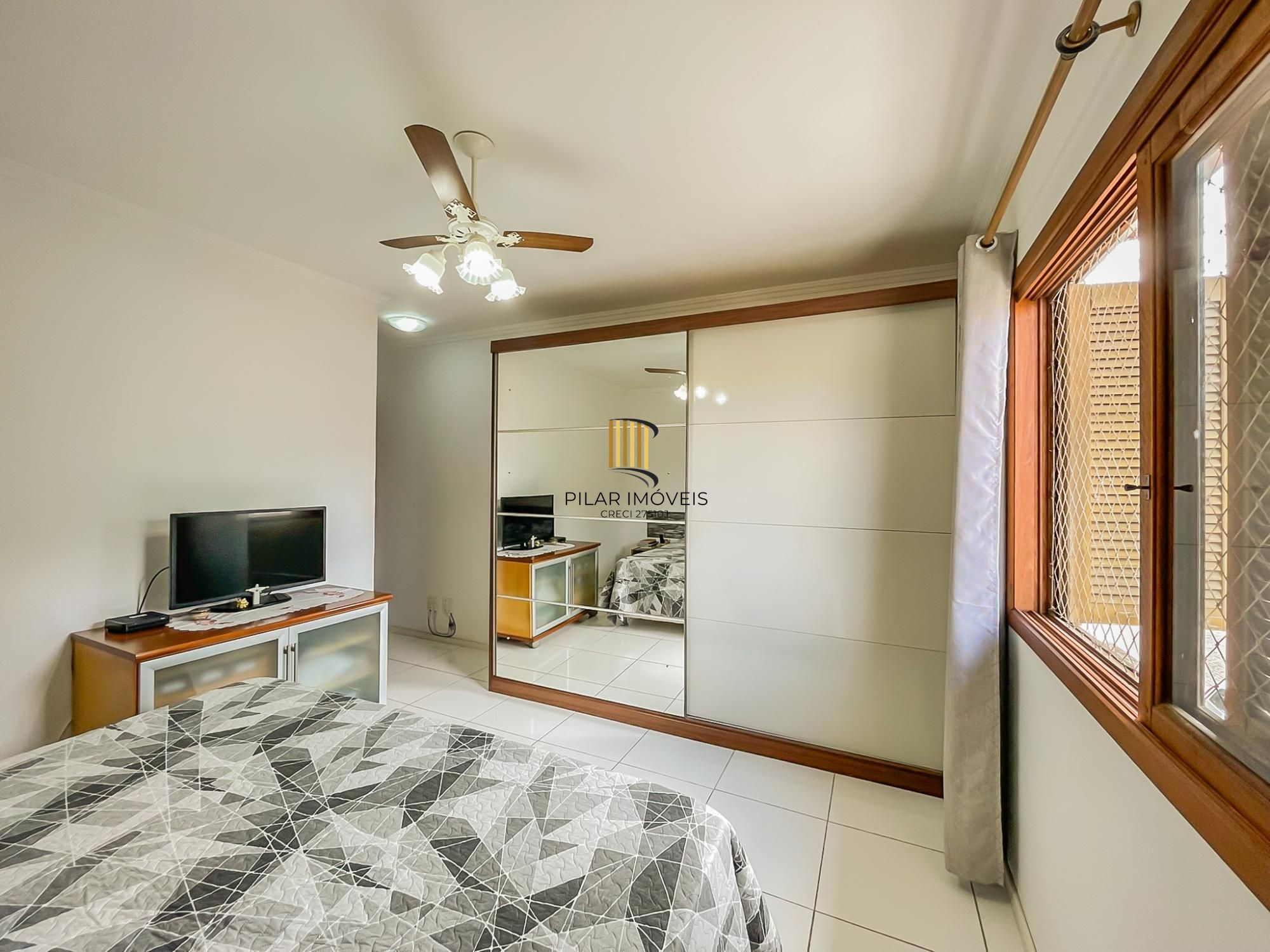 Casa 3 dormitórios no bairro Hípica