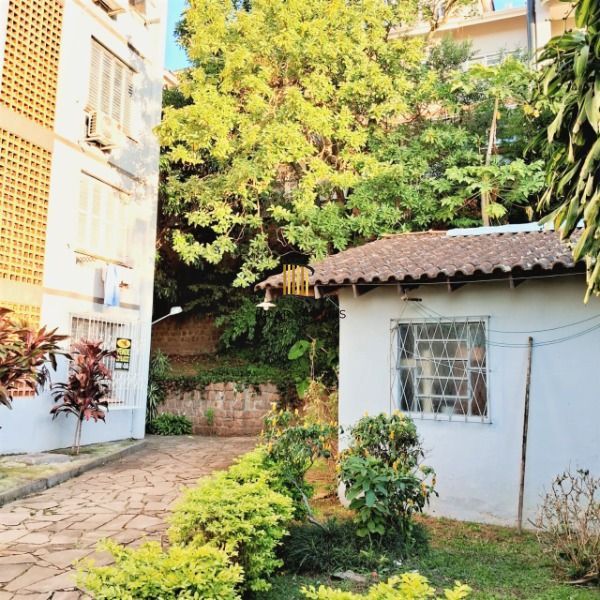Apartamento em Porto Alegre, no bairro Santa Tereza, com 2 dormitório(s), e 2 banheiros, à venda.