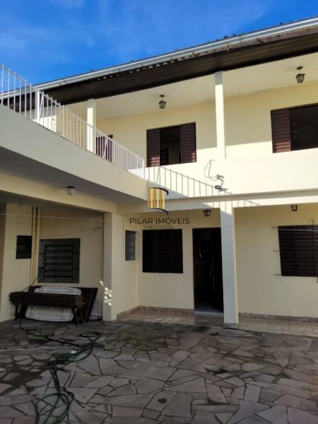 Casa em Porto Alegre, no bairro Cavalhada, com 6 dormitório(s), e 6 banheiros, à venda.