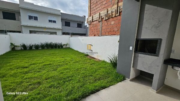 Casa em Porto Alegre, no bairro Hípica, com 3 dormitório(s), e 3 banheiros, à venda.