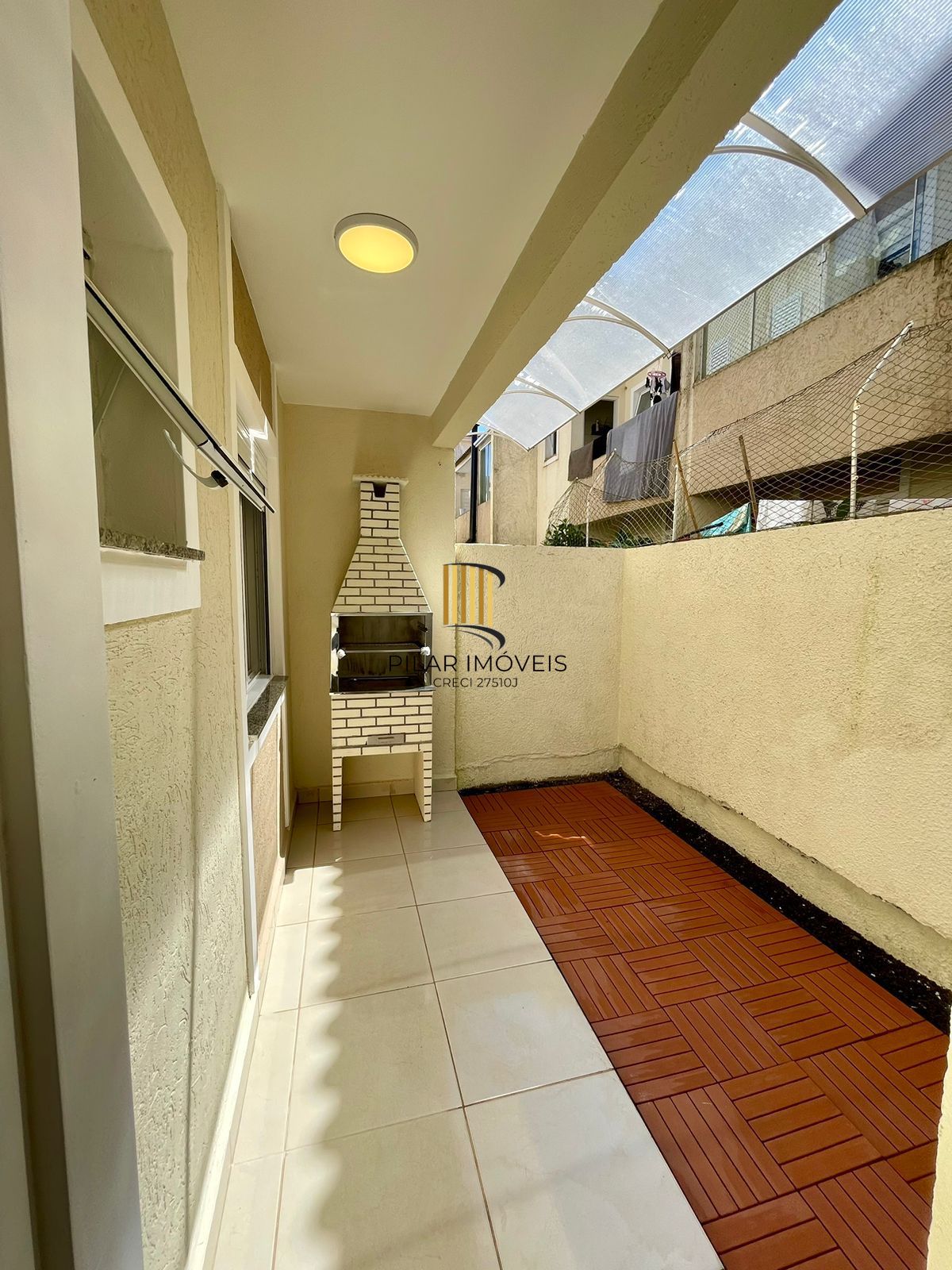 IMPECÁVEL - Casa toda reformada , com 2 dormitórios e 1 vaga
