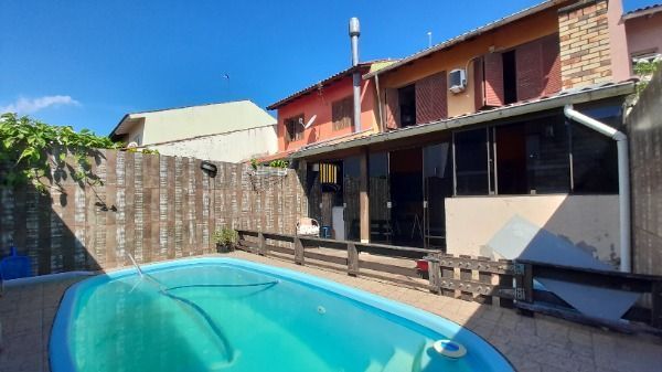 Casa em Porto Alegre, no bairro Hípica, com 3 dormitório(s), à venda.