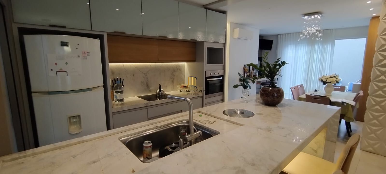 Casa térrea em condomínio fechado com 3 suítes, mobiliada, pátio , 168 m² privativos
