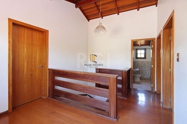 Casa em Porto Alegre, no bairro Ipanema, com 3 dormitório(s), e 3 banheiros, à venda.