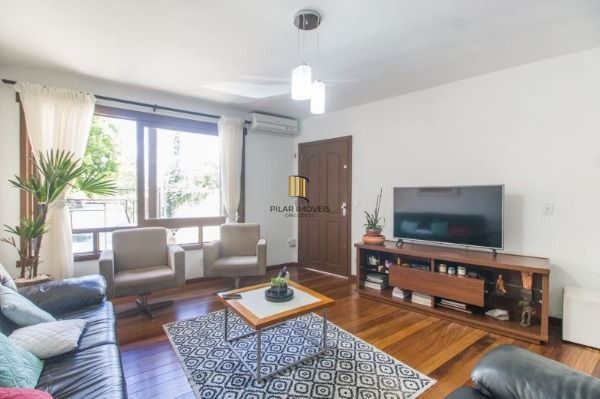 Casa para Venda - 300m², 4 dormitórios, sendo 1 suites, 8 vagas - Imperial Parque