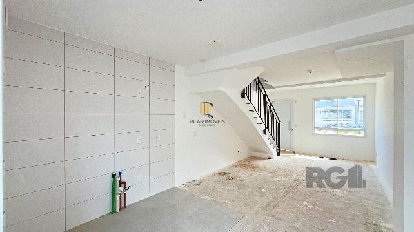 Casa em Porto Alegre, no bairro Vila Nova, com 2 dormitório(s), e 2 banheiros, à venda.