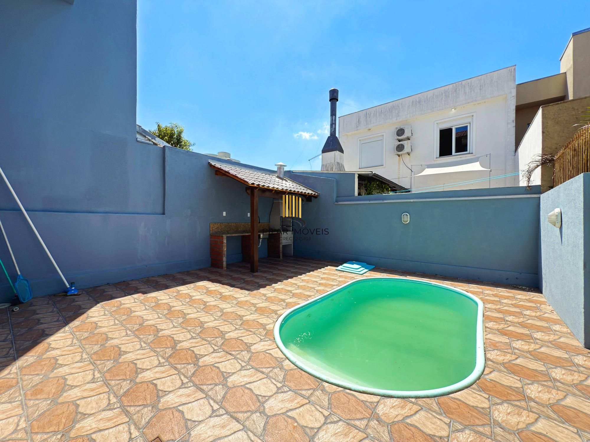 Casa 2 dormitórios no bairro Hípica